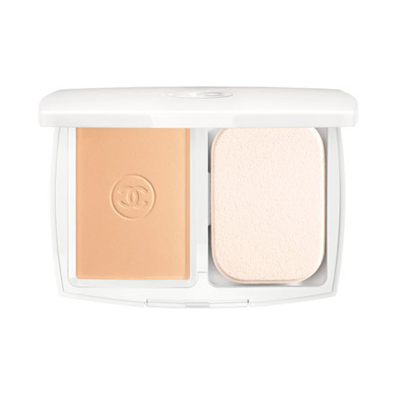 Le Blanc Compact Lumiere / CHANEL