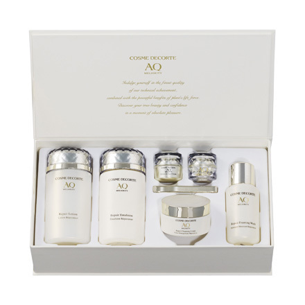 AQ Meliority Luxurious Coffret Special Selection. / DECORTÉ